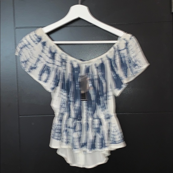 Guess off the shoulder crop - Picture 2 of 2